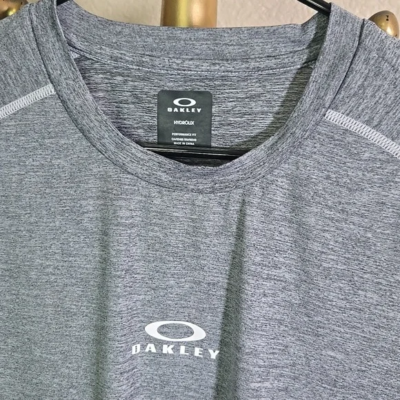 Oakley Gray Short Sleeve Performance Tee - Picture 4 of 6